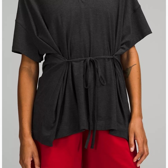 LULULEMON Heathered Black Side Tie V-Neck T-Shirt 10 - Picture 5 of 12